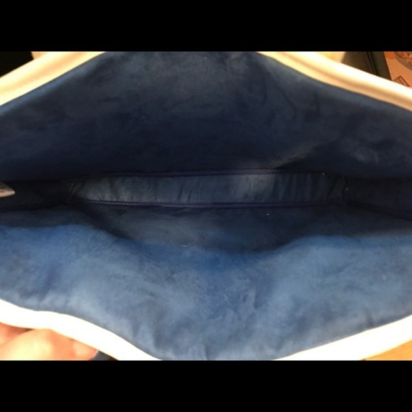 Kiva Elli quilted tablet/laptop bag - Picture 3 of 9